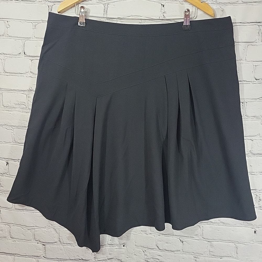Lane Bryant Career Black Pleated Skirt Asymmetrical Hem Stretch Side Zip Plus 20